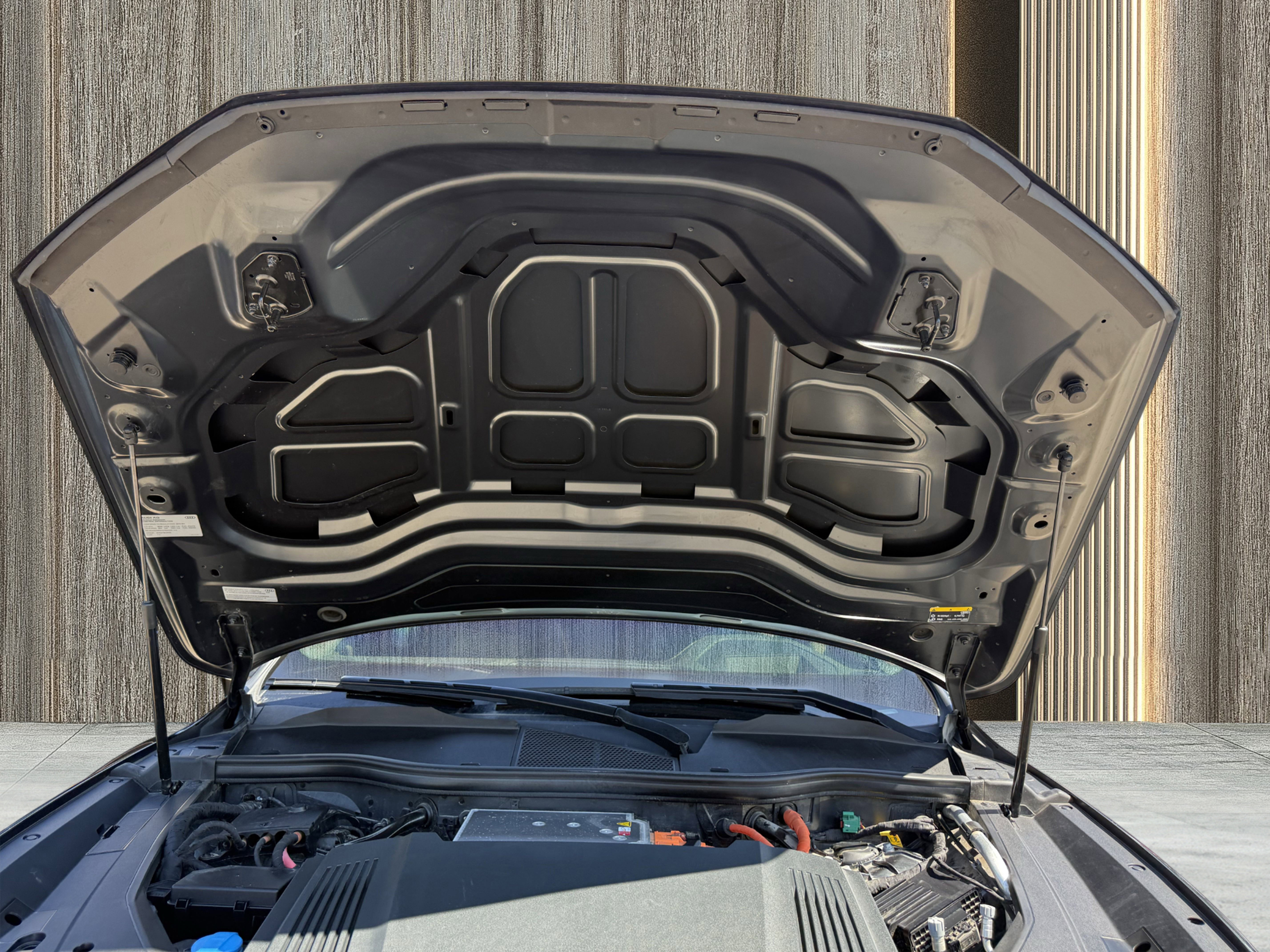 Used 2019 Audi e-tron Prestige w/ Prestige Package image 25