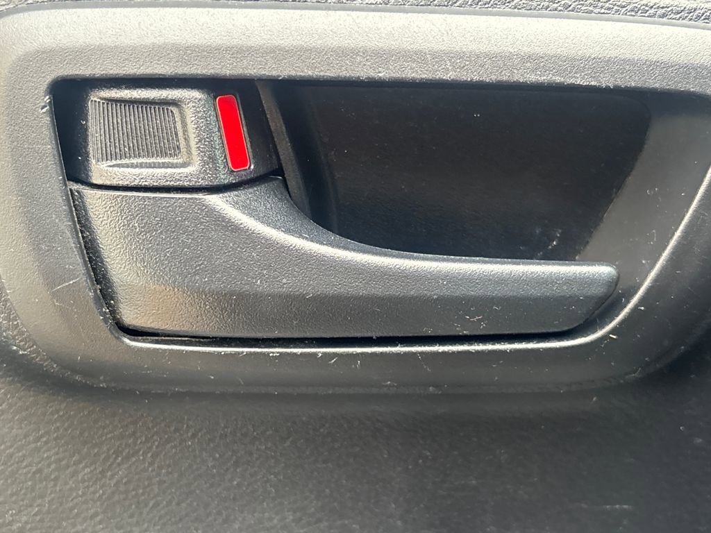 Used 2017 Toyota Tacoma SR image 8