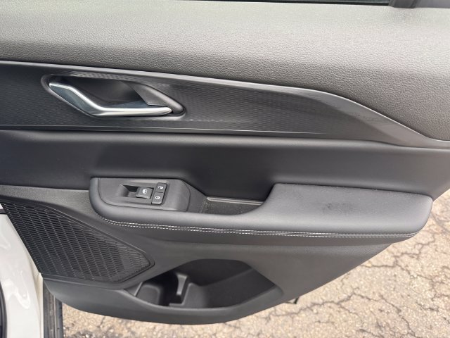 Certified 2025 Jeep Grand Cherokee Altitude AWD/4WD image 15