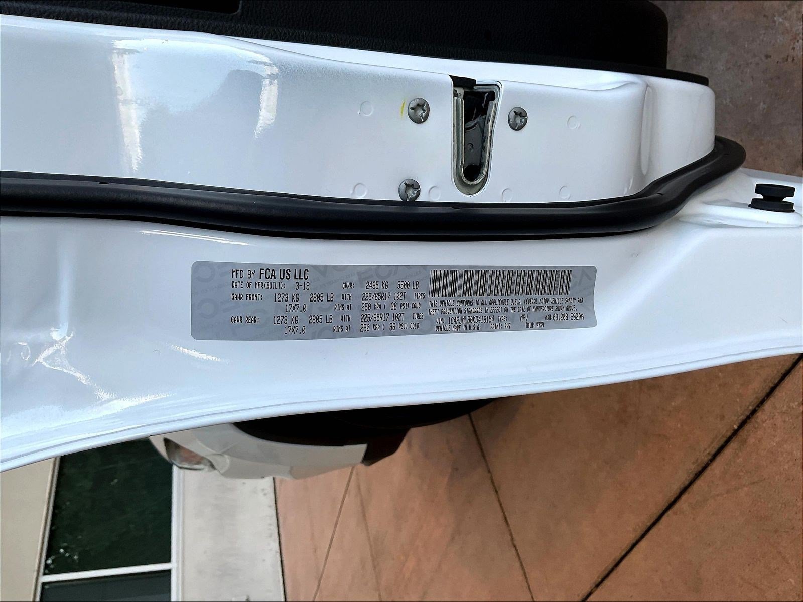Used 2019 Jeep Cherokee Latitude Plus w/ Comfort/Convenience Group AWD/4WD image 19