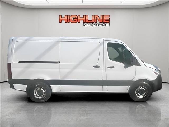 Used 2021 Mercedes-Benz Sprinter 2500 image 4