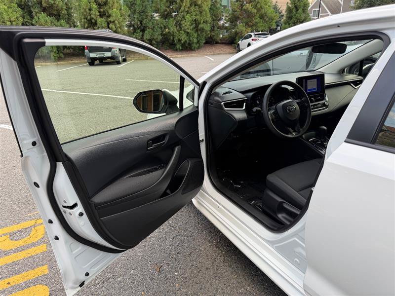 Used 2025 Toyota Corolla LE FWD image 27