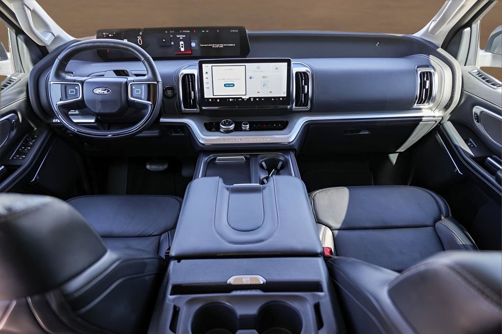 Used 2025 Ford Expedition Platinum image 28