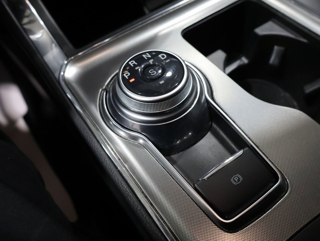 Used 2024 Ford Edge Titanium image 25