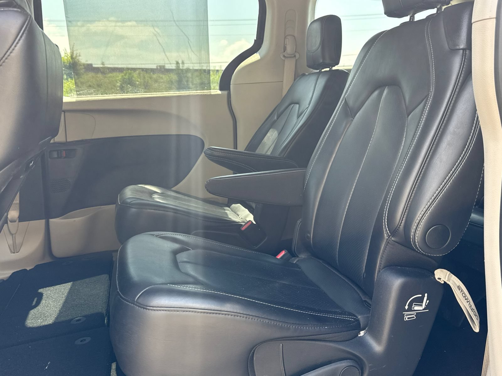 Used 2023 Chrysler Pacifica Touring-L FWD image 19