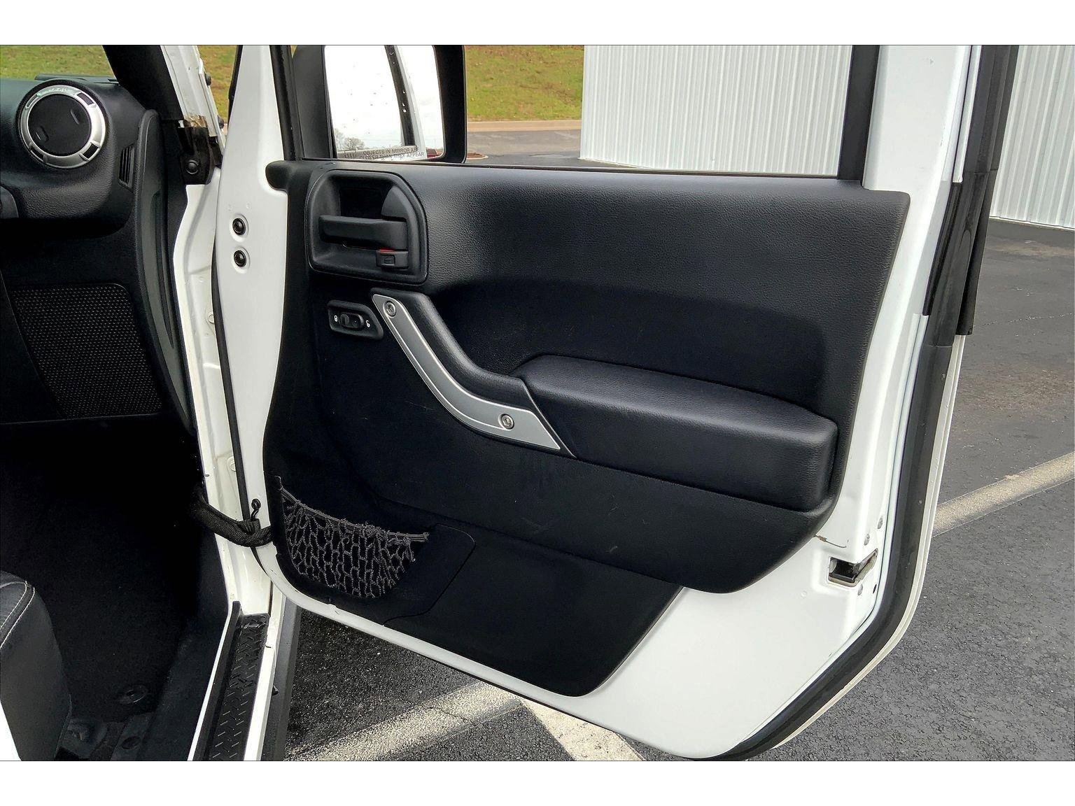 Used 2016 Jeep Wrangler Unlimited Sahara w/ Dual Top Group image 19