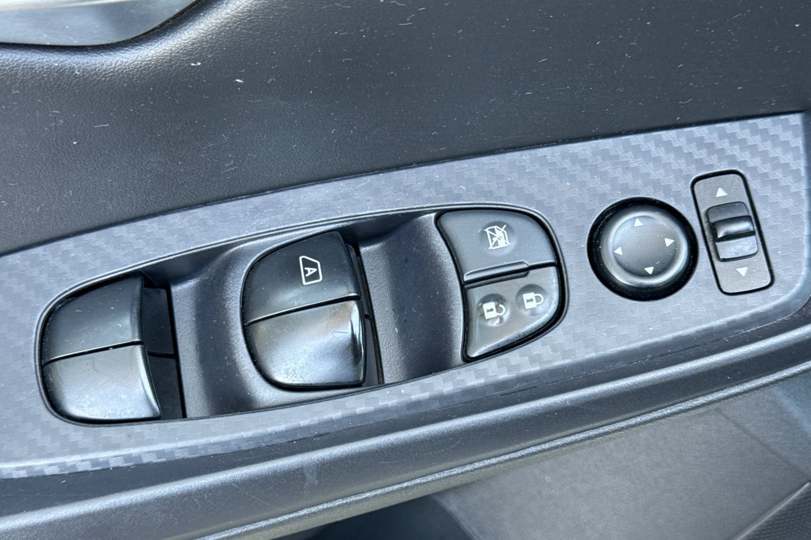 Used 2024 Nissan Sentra SV FWD image 11