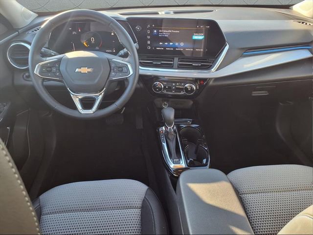 Used 2025 Chevrolet Trax LT w/ LT Convenience Package image 16