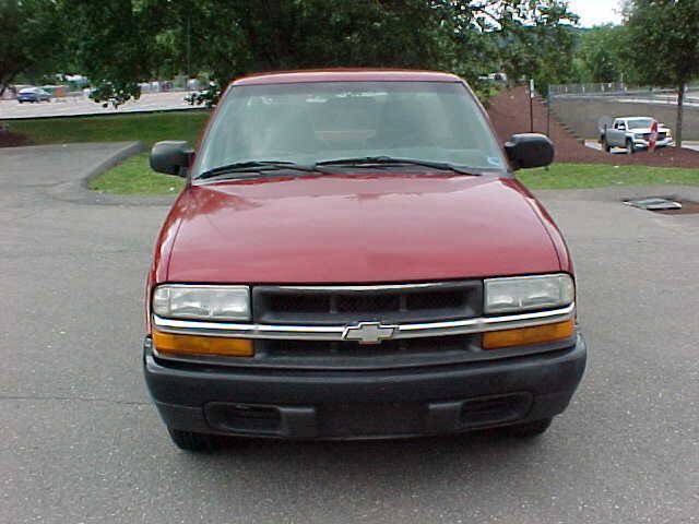 Used 2002 Chevrolet S10 Pickup 2WD Regular Cab image 3