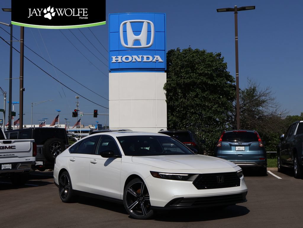 Used 2023 Honda Accord Sport image 1