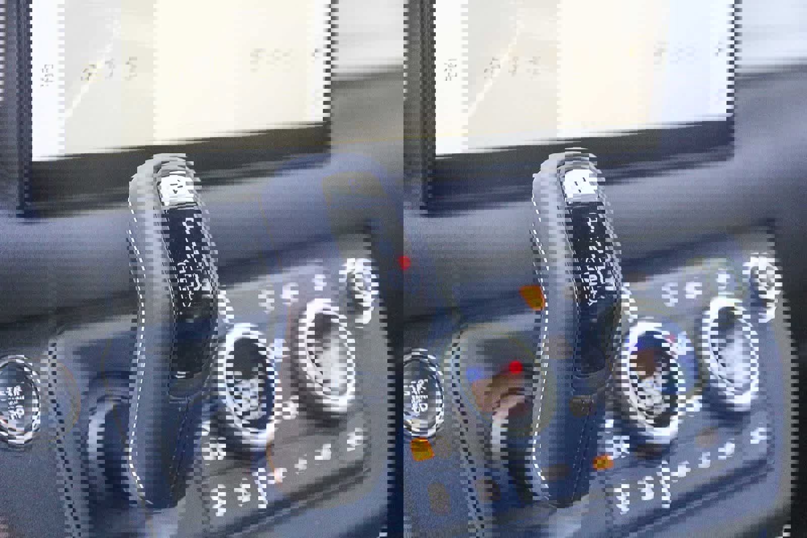 Used 2023 Land Rover Defender 130 SE image 19