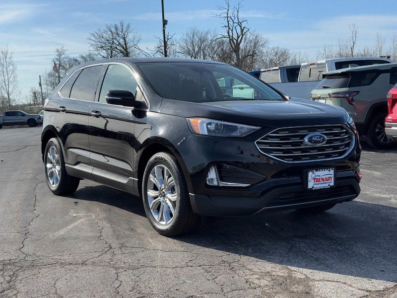 Used 2024 Ford Edge Titanium image 2