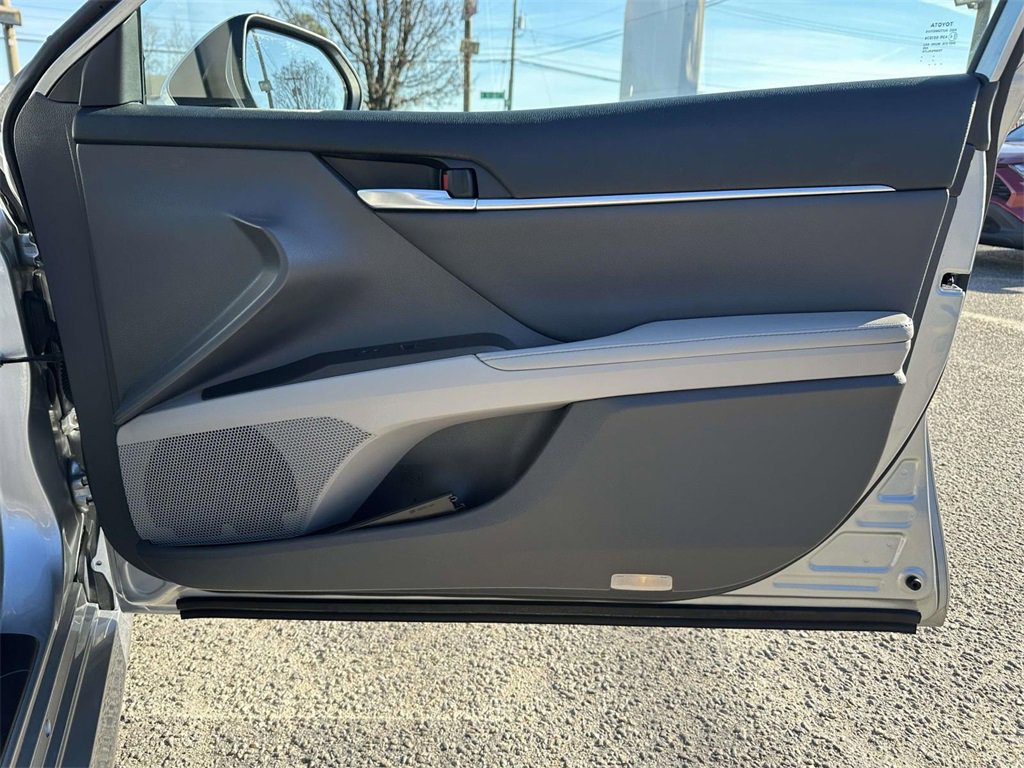 Used 2021 Toyota Camry XLE image 12