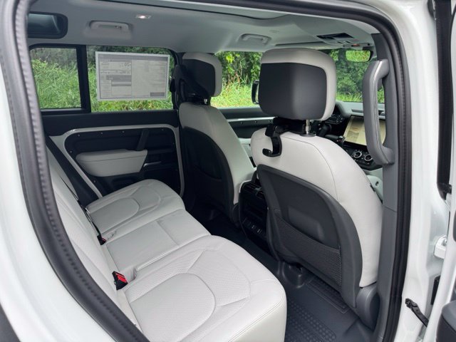 New 2026 Land Rover Defender 110 X-Dynamic SE AWD/4WD image 16
