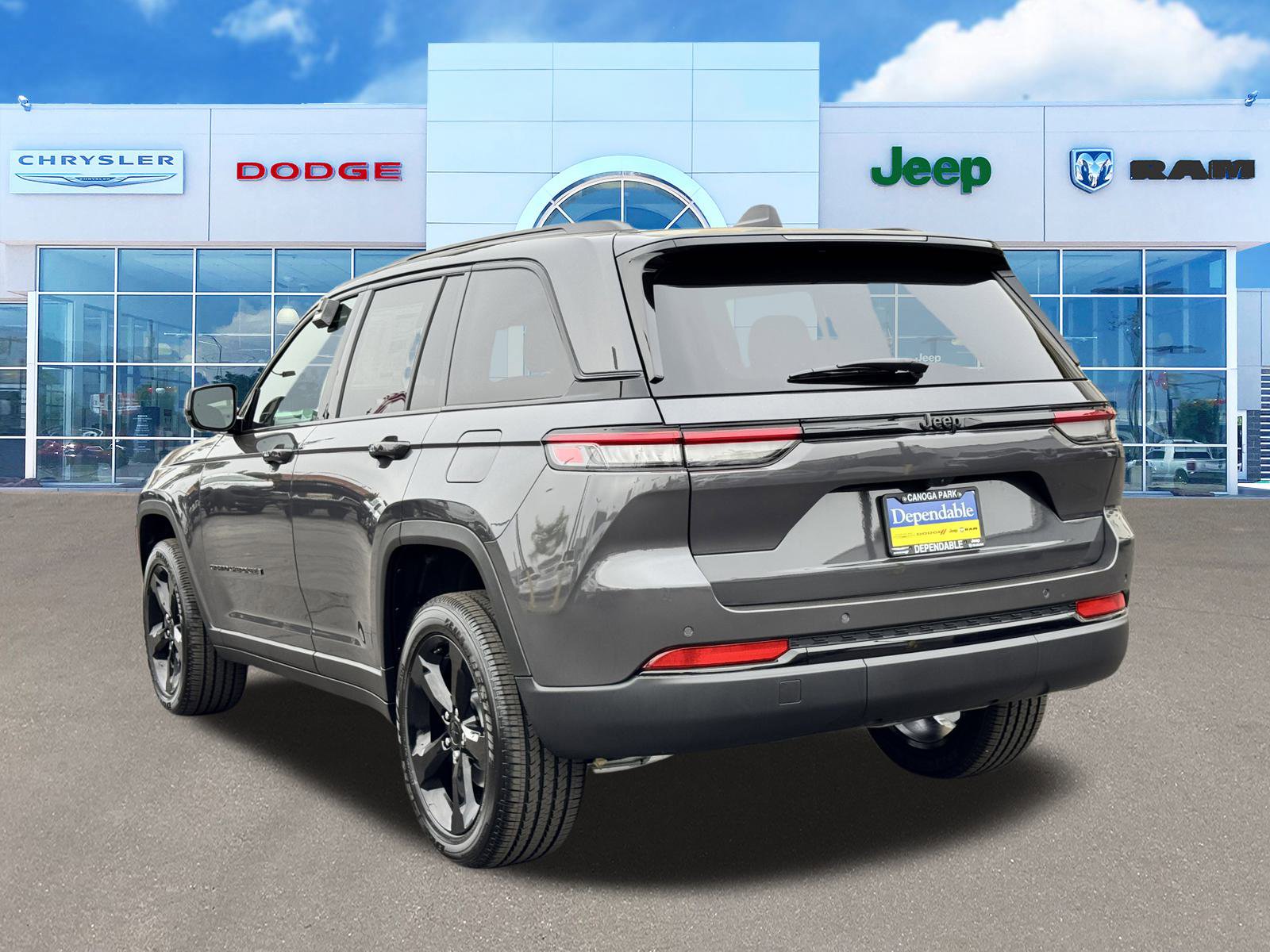 New 2025 Jeep Grand Cherokee Altitude image 8