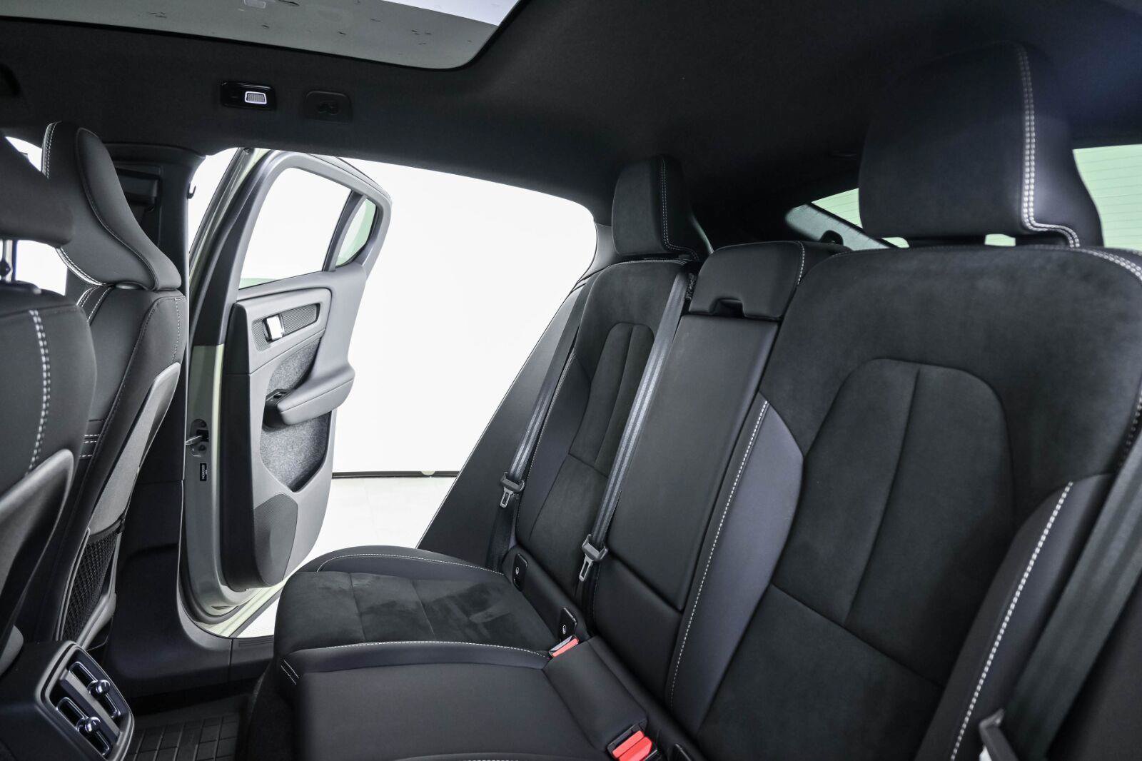 Certified 2023 Volvo C40 P8 Recharge Ultimate w/ Protection Package Premier AWD/4WD image 21