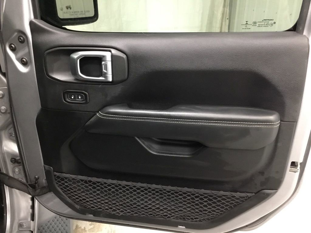 Used 2020 Jeep Wrangler Unlimited Sahara AWD/4WD image 39