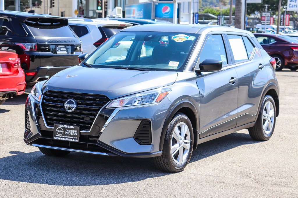Certified 2025 Nissan Kicks Play S FWD image 3