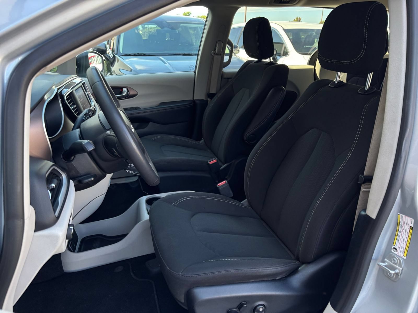 Used 2023 Chrysler Voyager LX FWD image 38