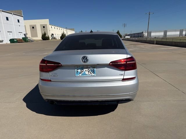 Used 2017 Volkswagen Passat 1.8T R-Line image 6