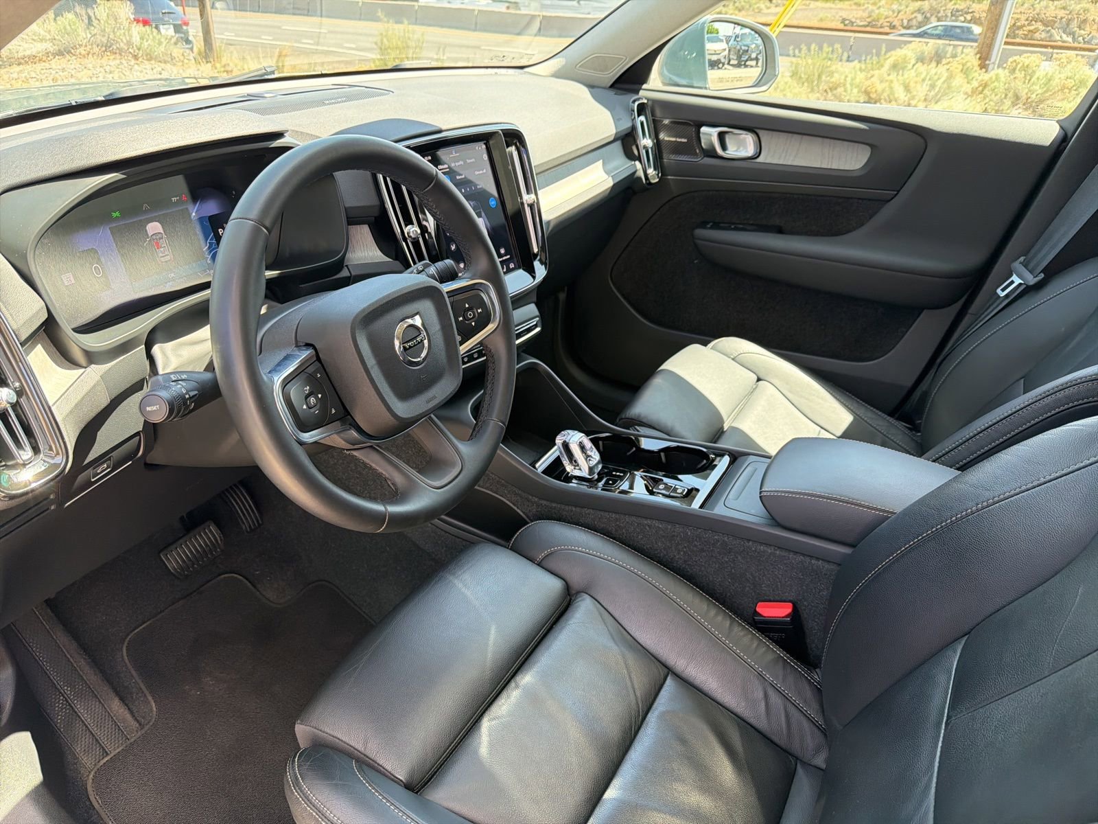 Used 2023 Volvo XC40 B5 Ultimate w/ Protection Package Premier AWD/4WD image 20