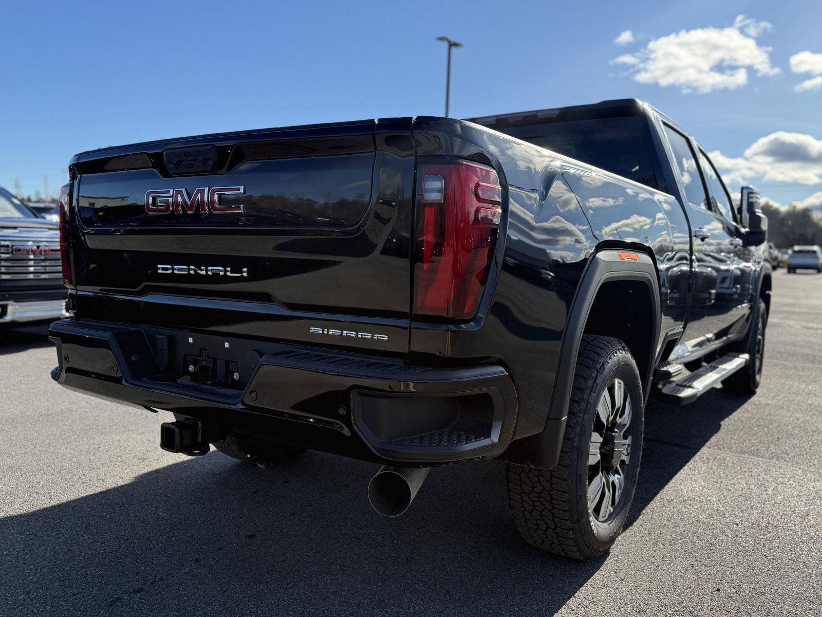 New 2026 GMC Sierra 2500 Denali w/ Denali Reserve Package AWD/4WD image 5