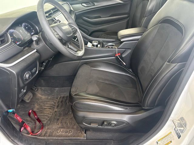 Used 2024 Jeep Grand Cherokee L Altitude AWD/4WD image 17