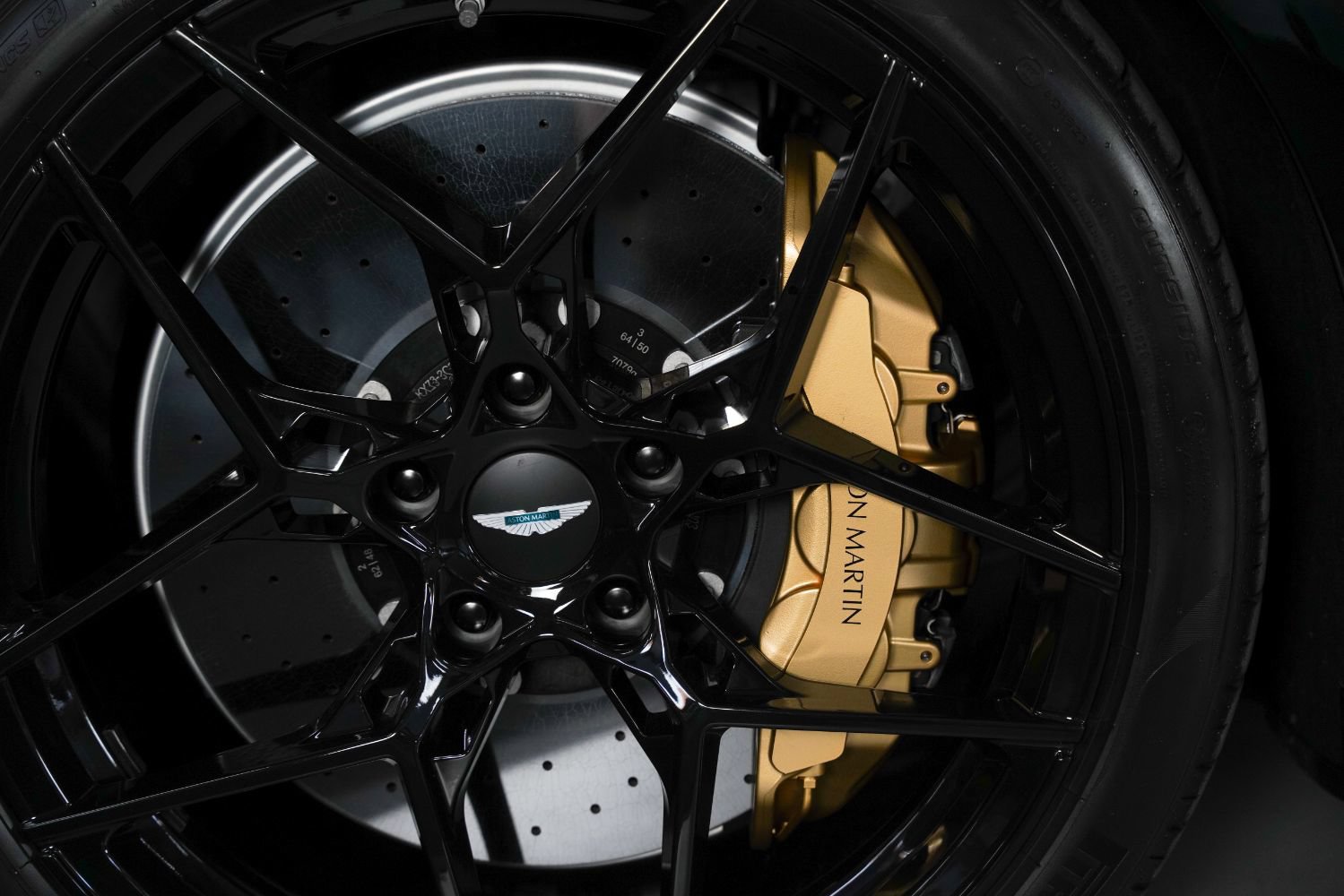 Used 2025 Aston Martin Vanquish RWD image 20