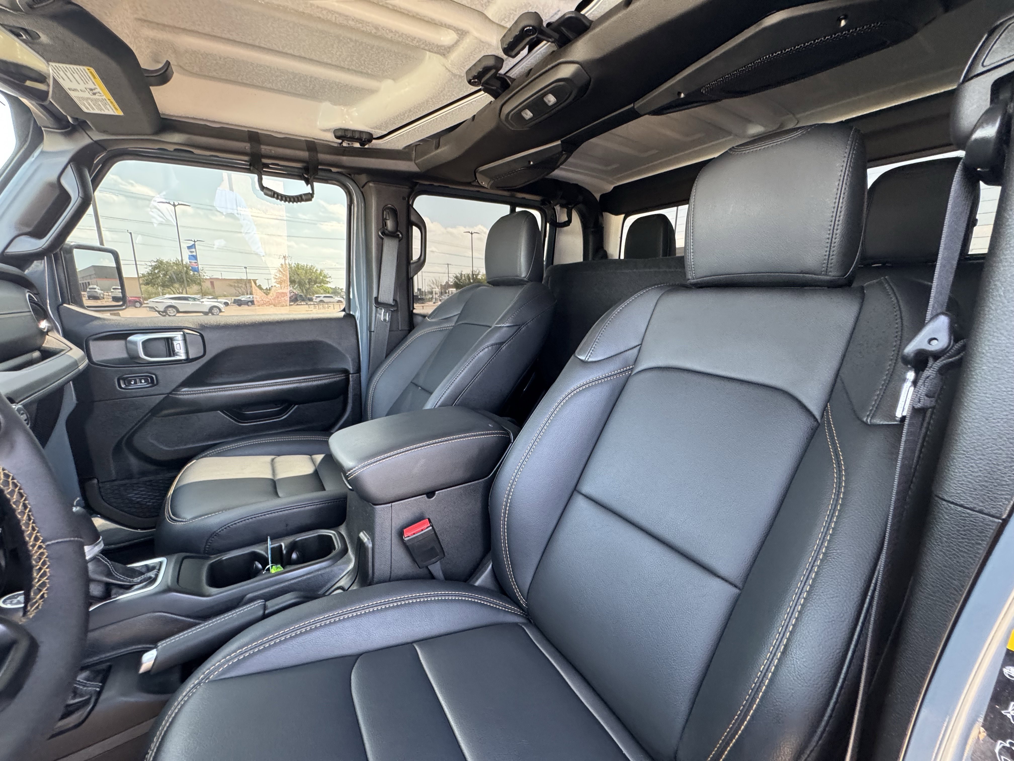 Used 2025 Jeep Gladiator Sport image 21