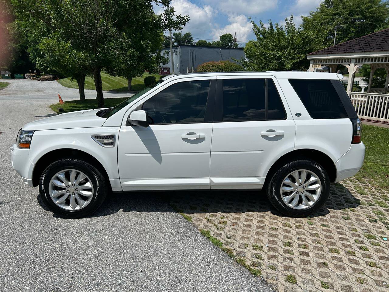 Used 2014 Land Rover LR2 HSE AWD/4WD image 8
