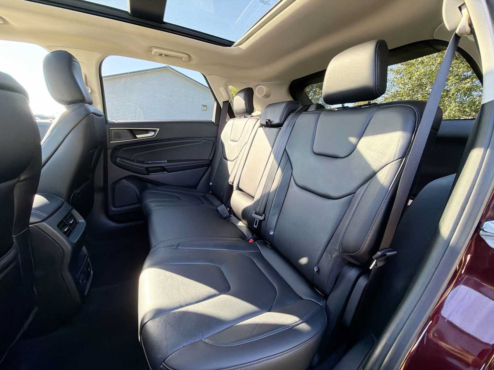 Used 2020 Ford Edge Titanium AWD/4WD image 17