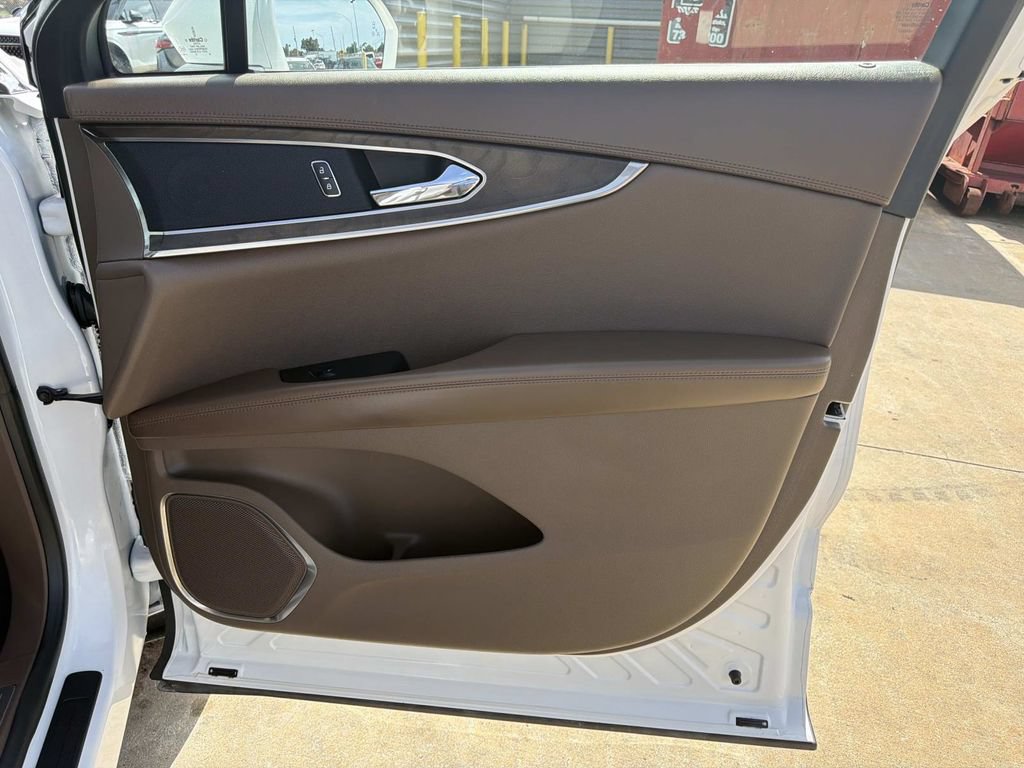 Used 2018 Lincoln MKX Reserve FWD image 14