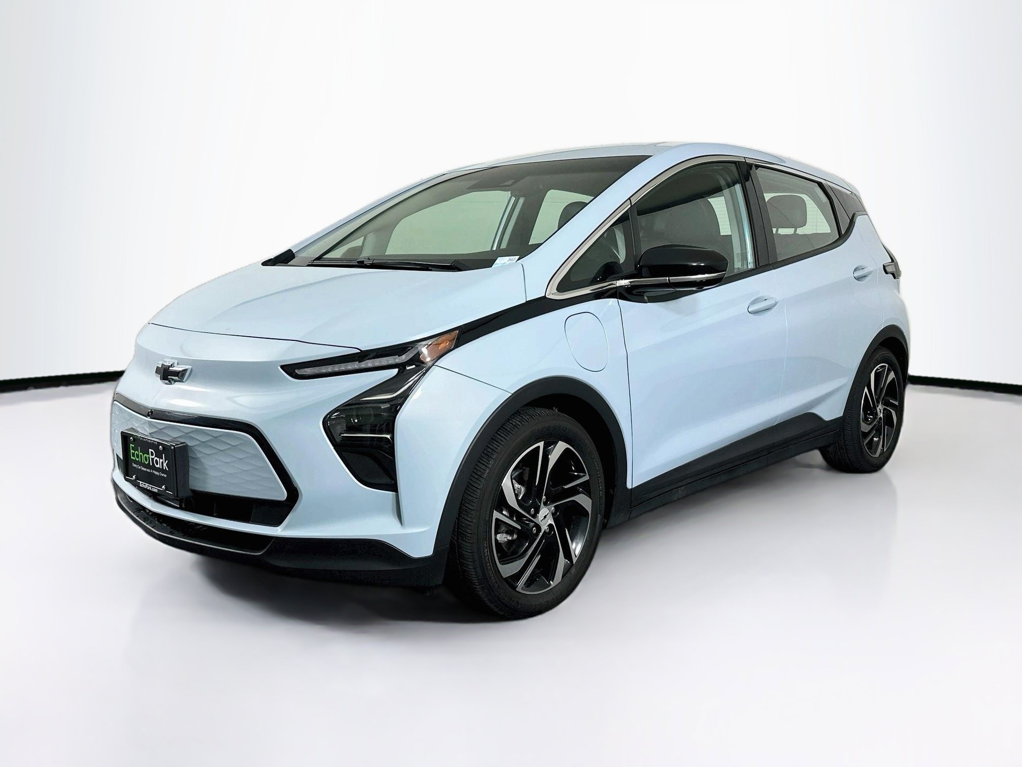 Used 2023 Chevrolet Bolt LT w/ Infotainment Package FWD image 3