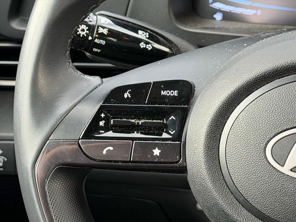 Used 2025 Hyundai Elantra Sport FWD image 21
