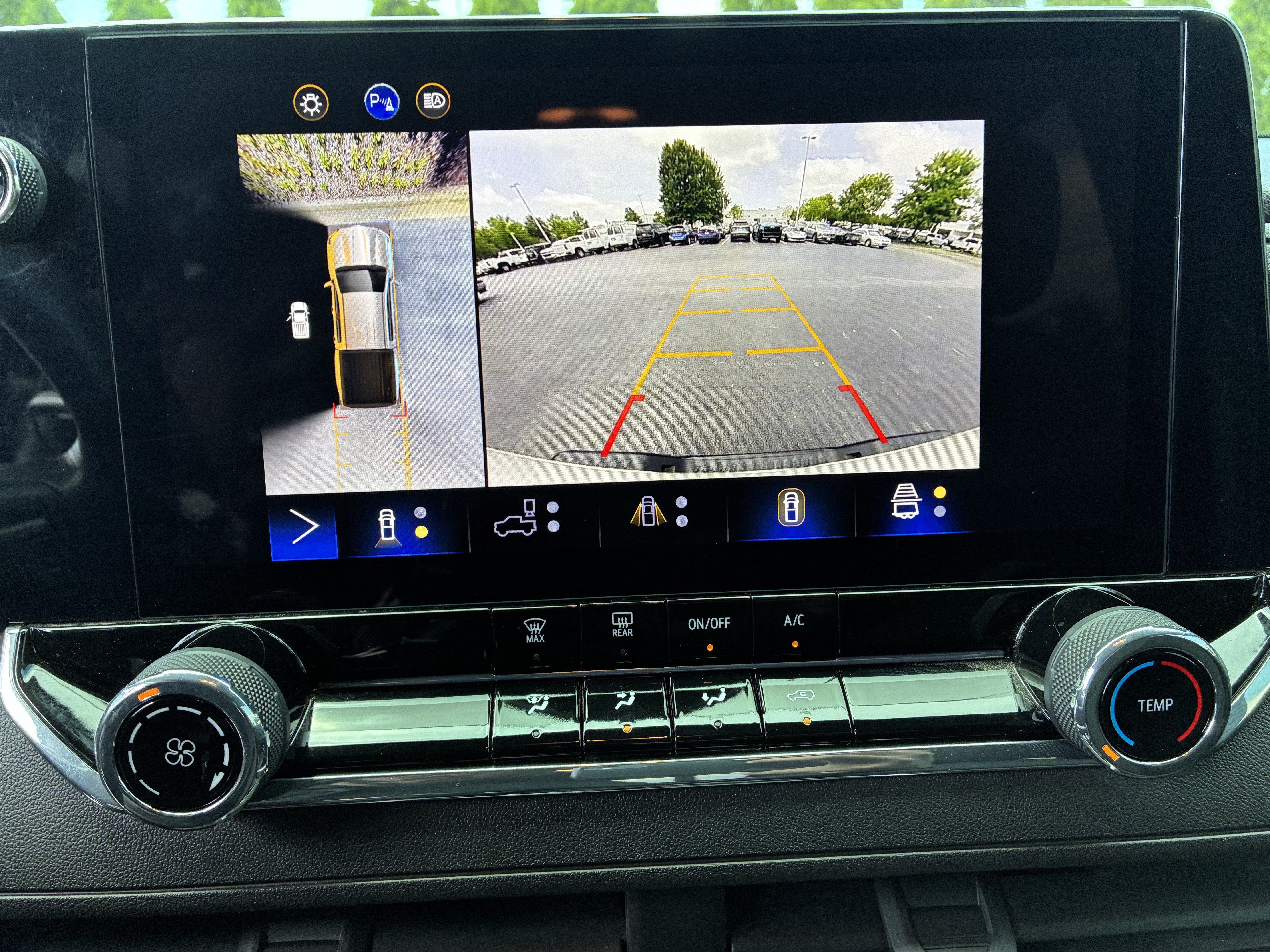 Used 2023 Chevrolet Colorado Trail Boss w/ Technology Package AWD/4WD image 32