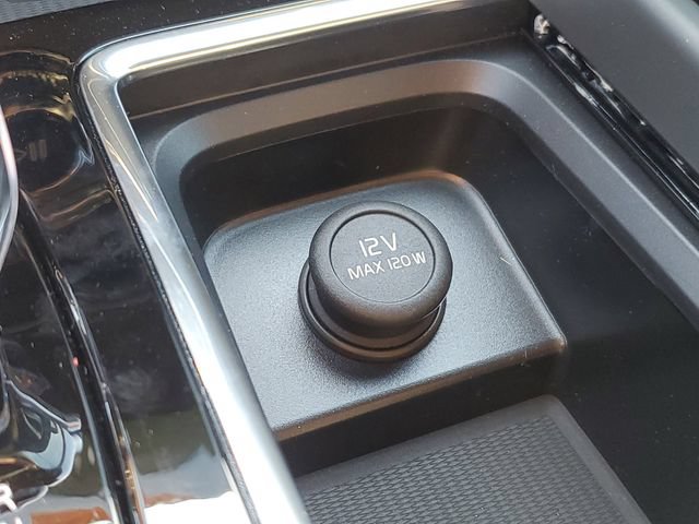 New 2026 Volvo XC60 B5 Plus w/ Protection Package Premier AWD/4WD image 20