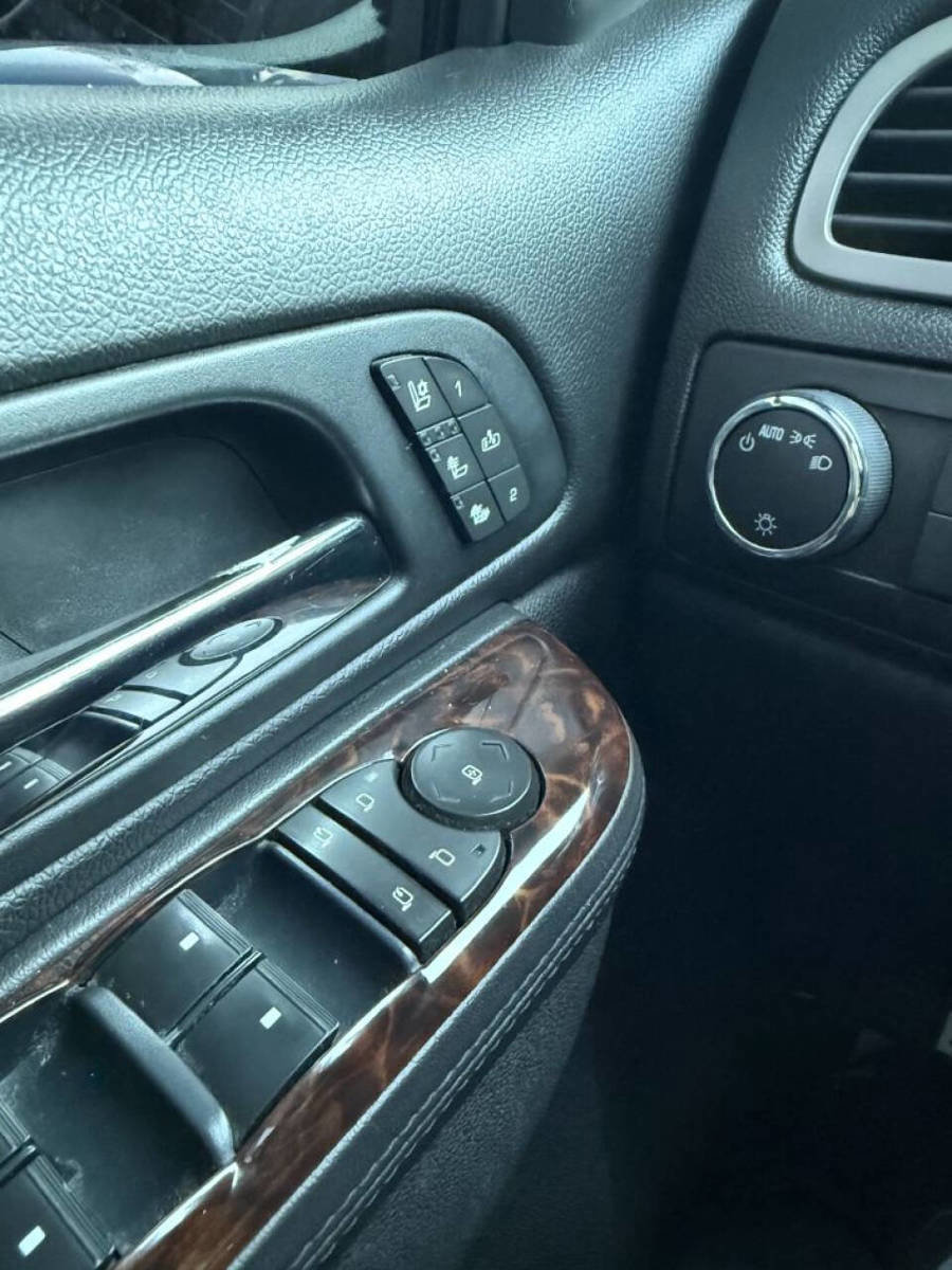 Used 2011 GMC Yukon Denali image 19