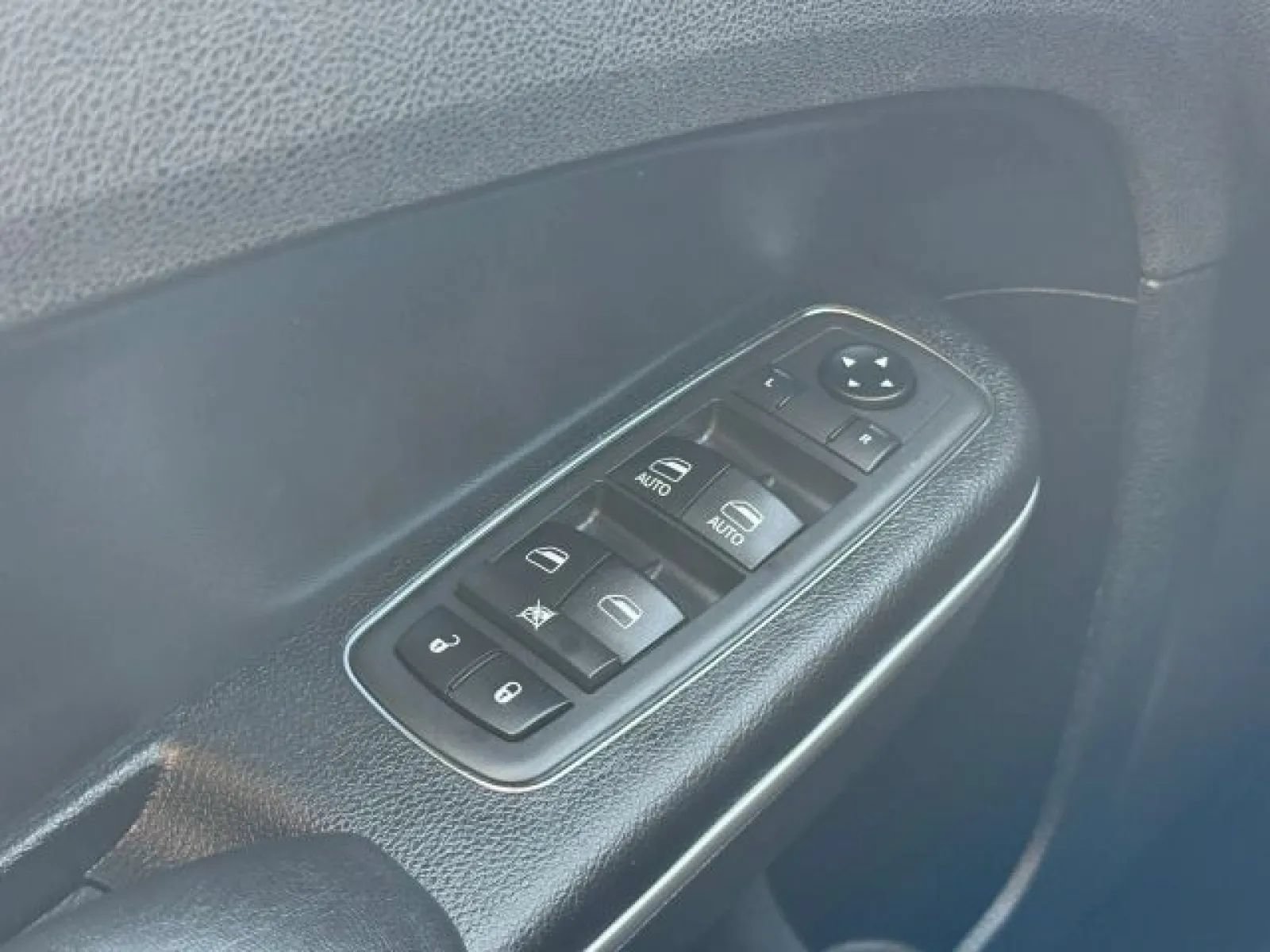 Used 2019 Chrysler 300 Touring RWD image 33