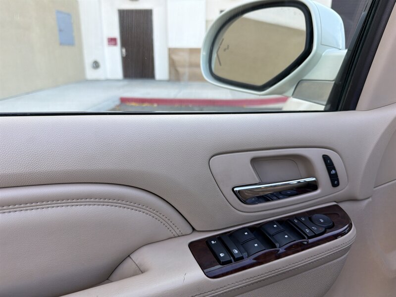 Used 2013 Cadillac Escalade ESV Premium AWD/4WD image 23