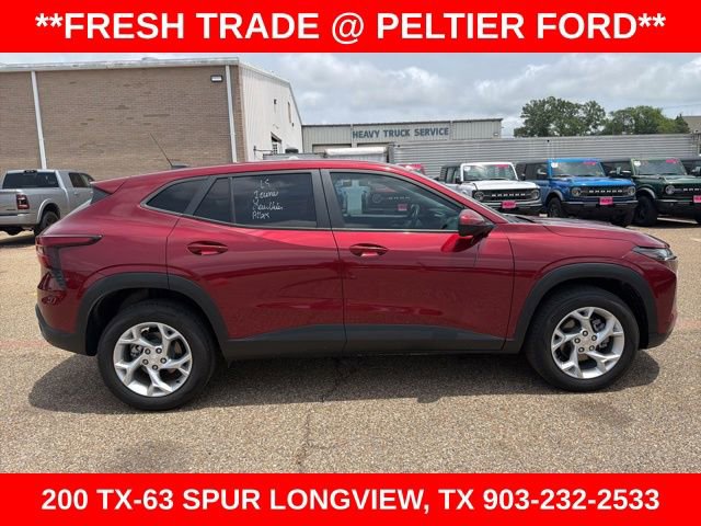 Used 2024 Chevrolet Trax LS w/ LS Convenience Package FWD image 2