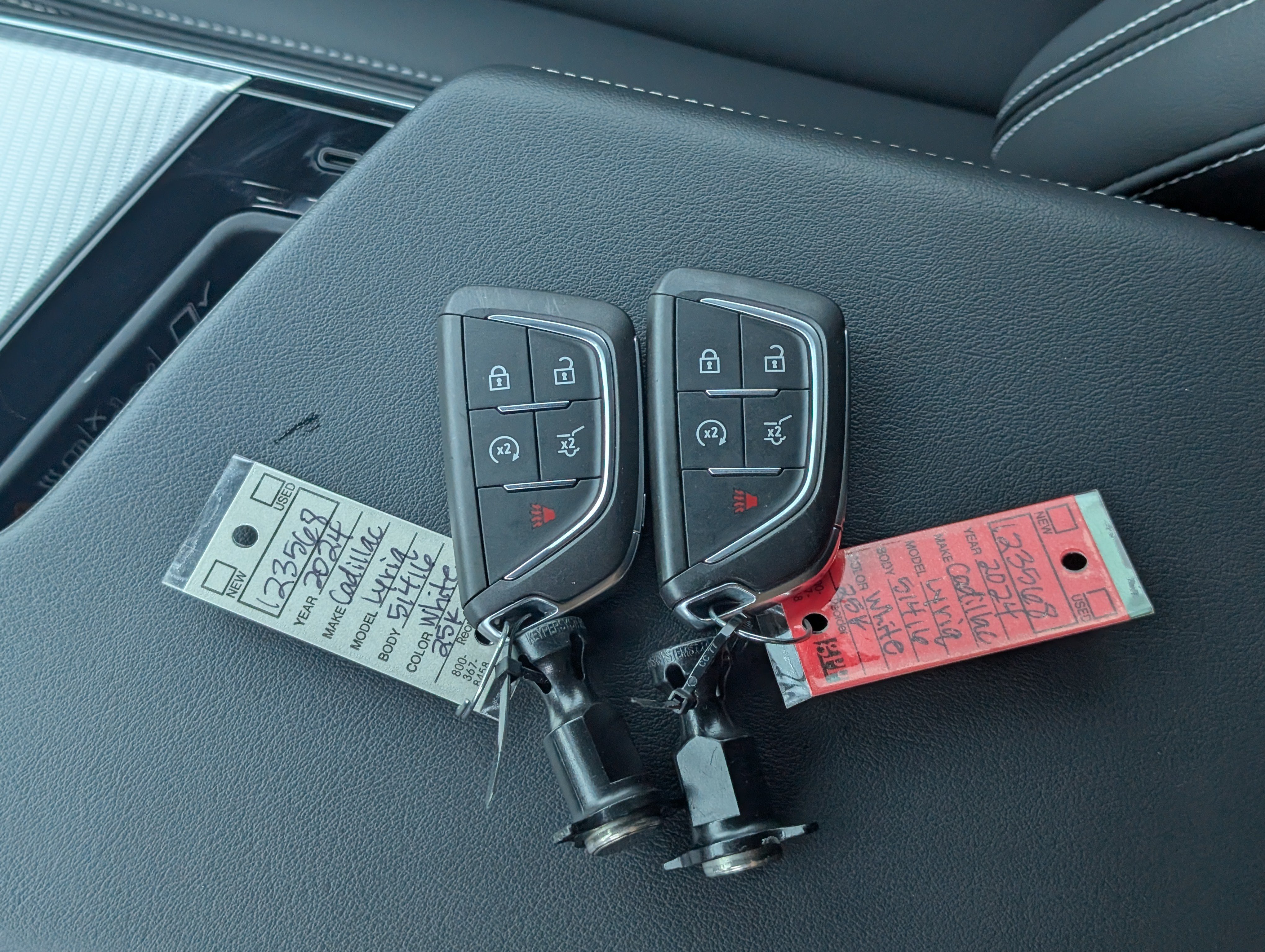 Used 2024 Cadillac Lyriq Tech RWD image 39