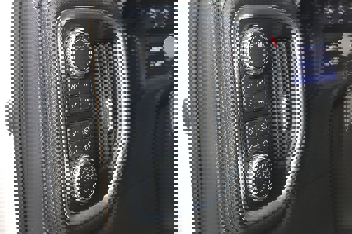 Used 2023 GMC Sierra 2500 AT4 w/ AT4 Preferred Package AWD/4WD image 16