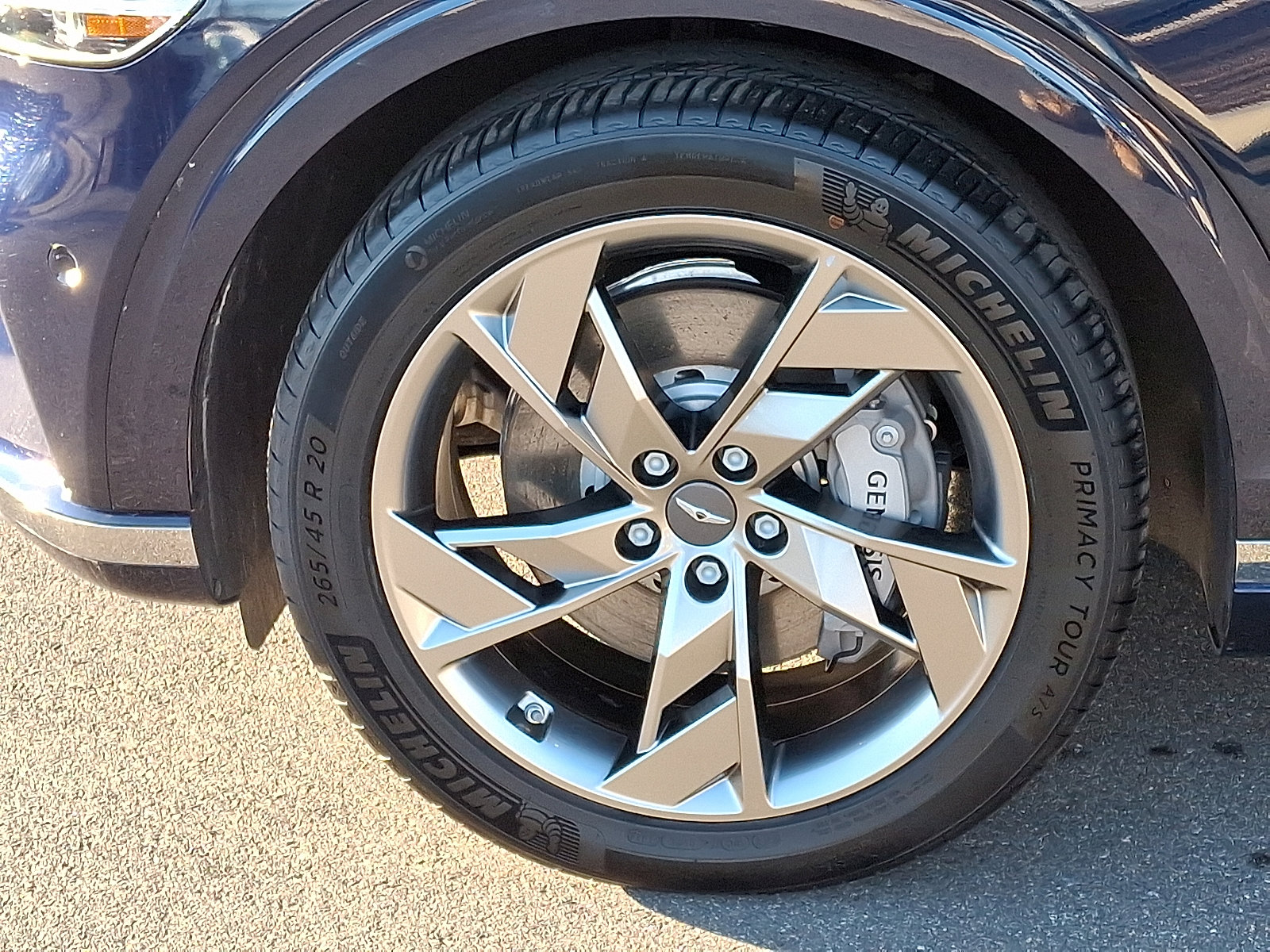 Certified 2025 Genesis Electrified GV70 image 28