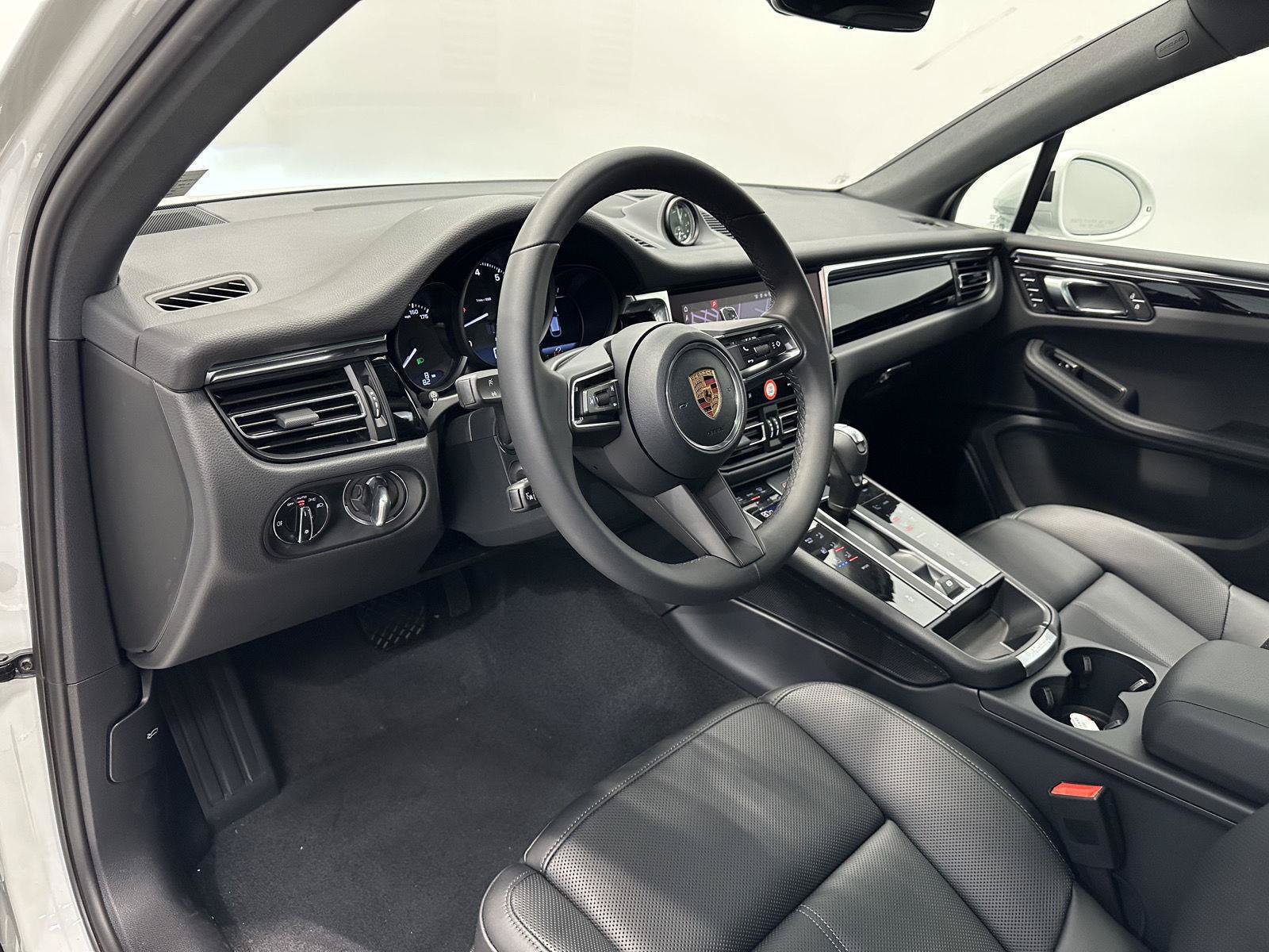 New 2026 Porsche Macan AWD/4WD image 4