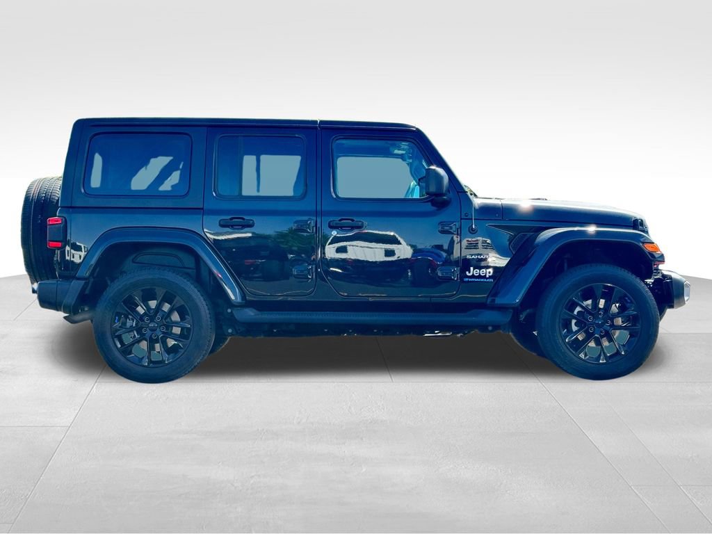 Used 2023 Jeep Wrangler Unlimited Sahara w/ Cold Weather Group AWD/4WD image 8