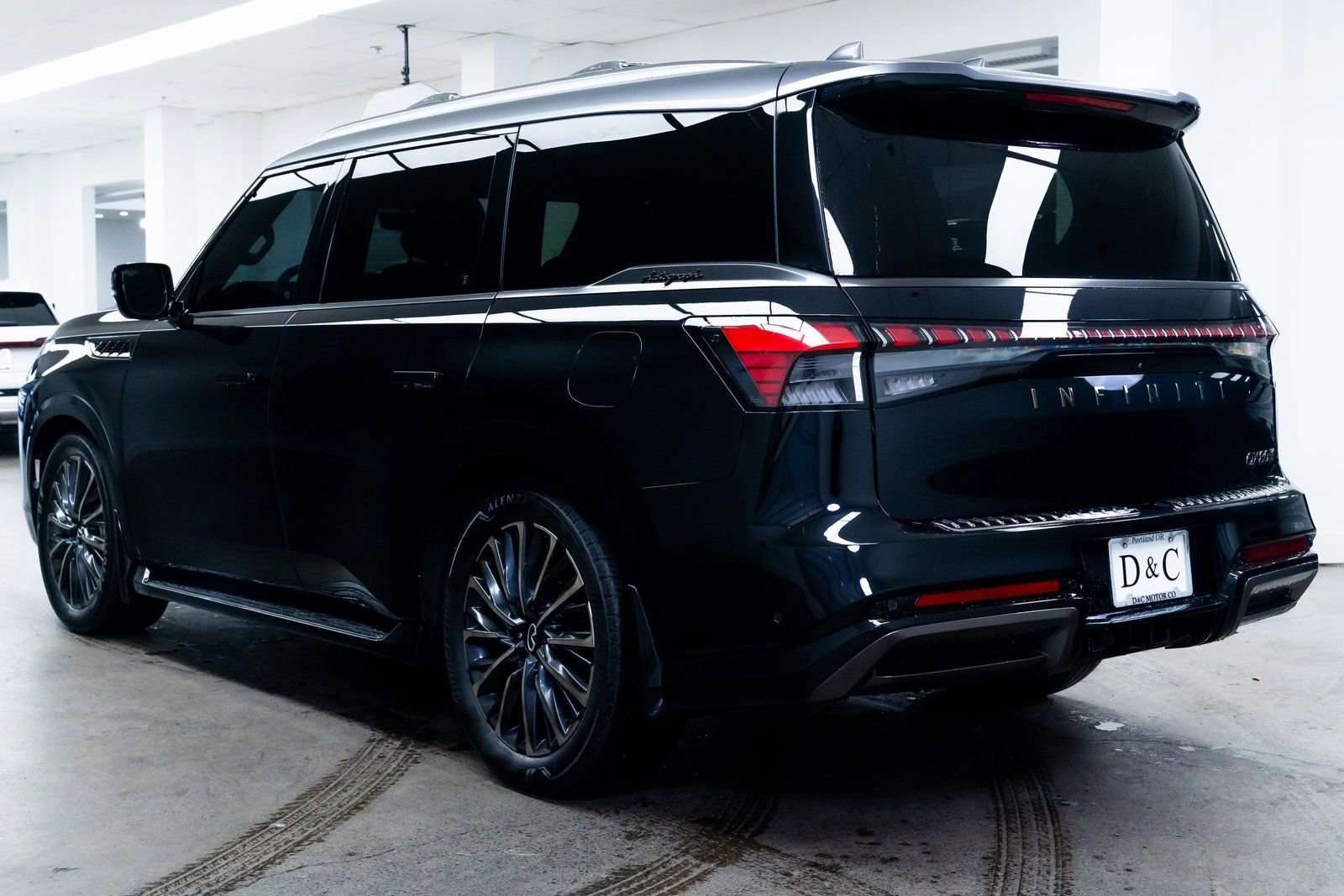 Used 2025 INFINITI QX80 Autograph w/ Autograph Exterior Package AWD/4WD image 4