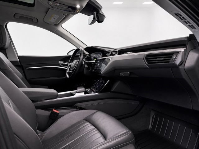 Used 2021 Audi e-tron Premium AWD/4WD image 18