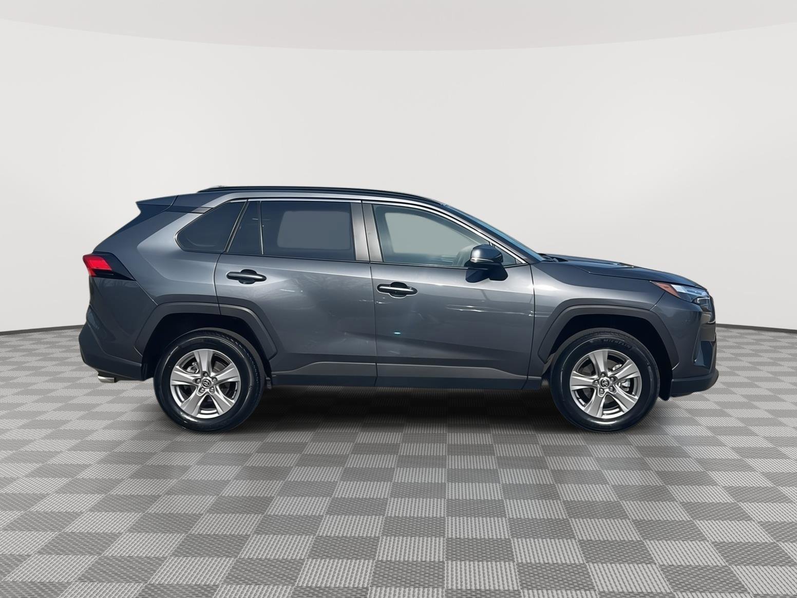 Used 2025 Toyota RAV4 XLE AWD/4WD image 5