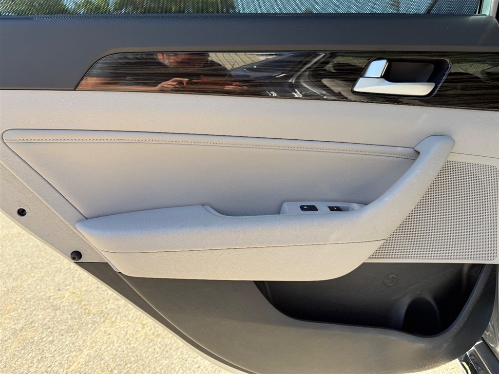 Used 2016 Hyundai Sonata Limited w/ Option Group 05 FWD image 33