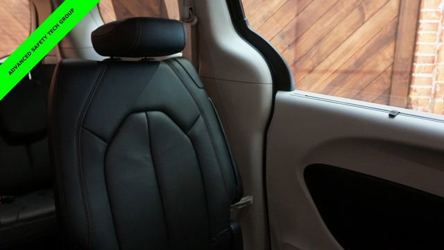Used 2019 Chrysler Pacifica Touring-L w/ Advanced Safetytec Group image 58